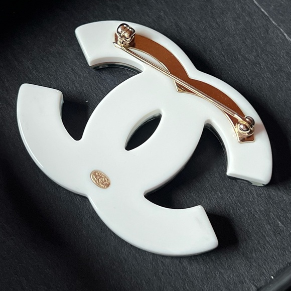 Authentic Chanel brooch 💕 - Picture 3 of 15